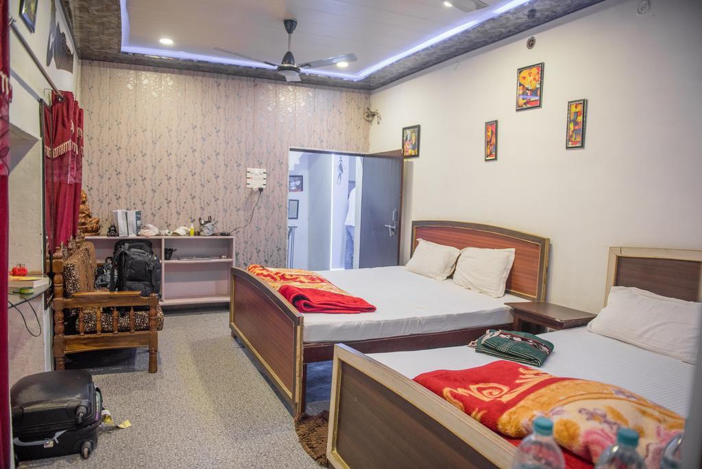 Kanha Paying Guest House Varanasi Esterno foto