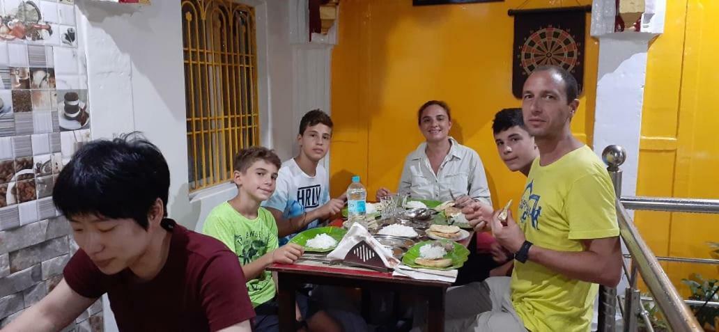 Kanha Paying Guest House Varanasi Esterno foto